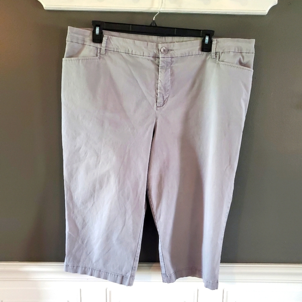 Croft & Barrow classic fit capri 22W